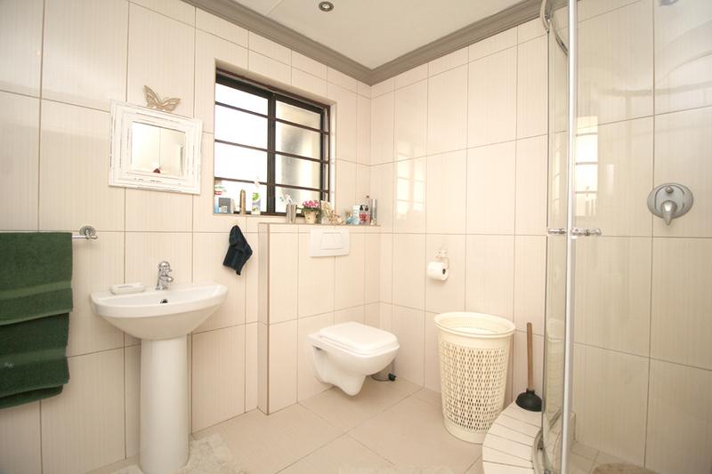 3 Bedroom Property for Sale in Reebok Western Cape